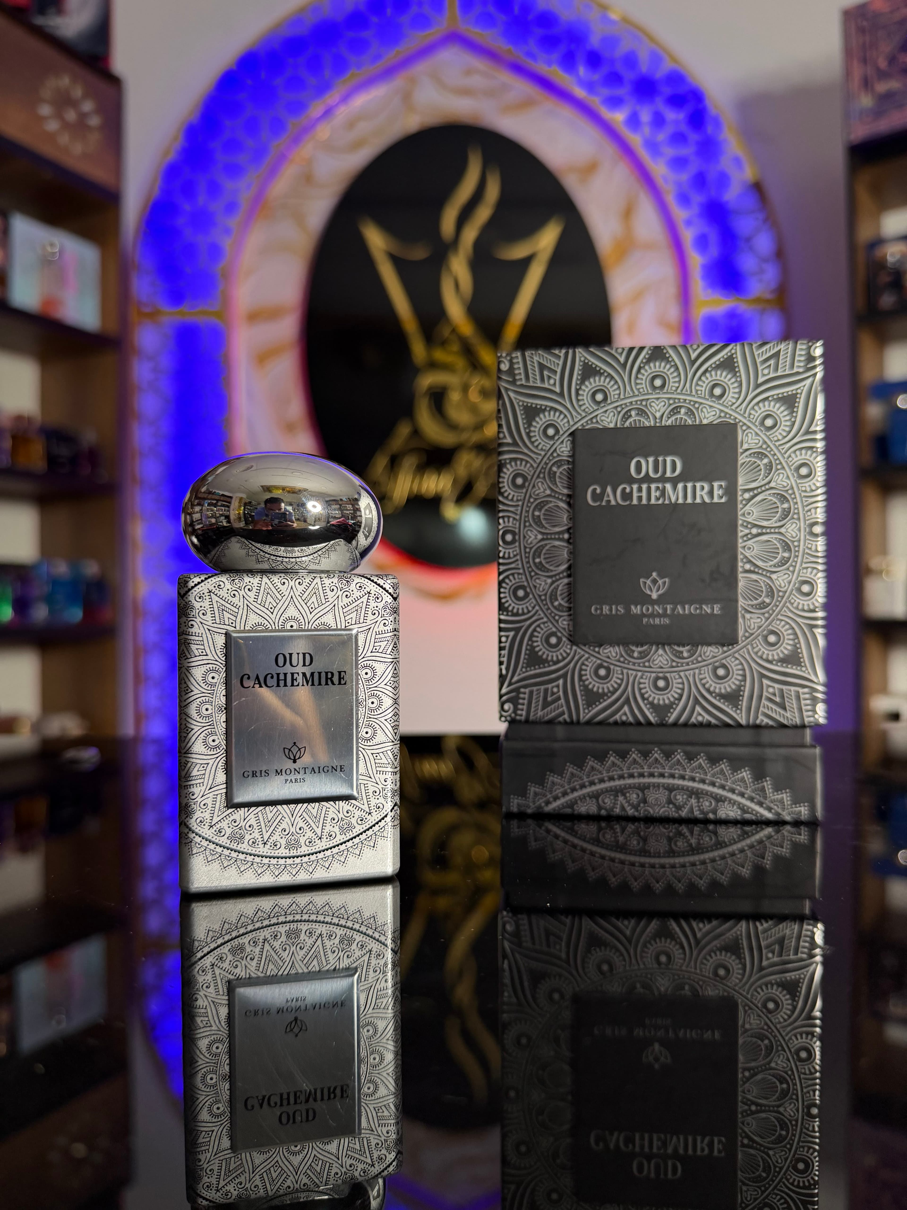 Oud Cachemire — Gris Montaigne